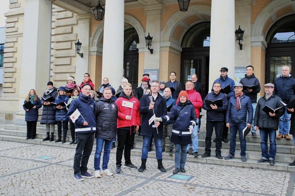 DRK-Fackel am Opernhaus in Halle/Saale