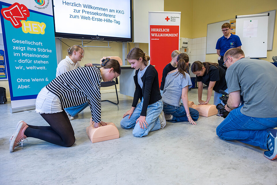 Engagement des DRK an Schulen am Welt Erste Hilfe Tag