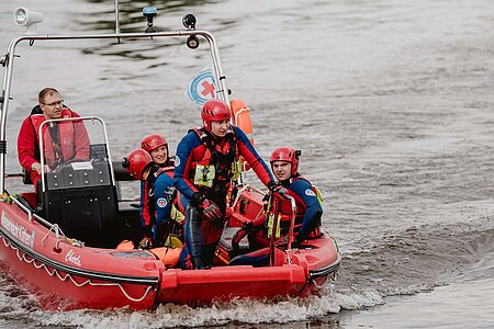 Wasserwacht im Motorboot