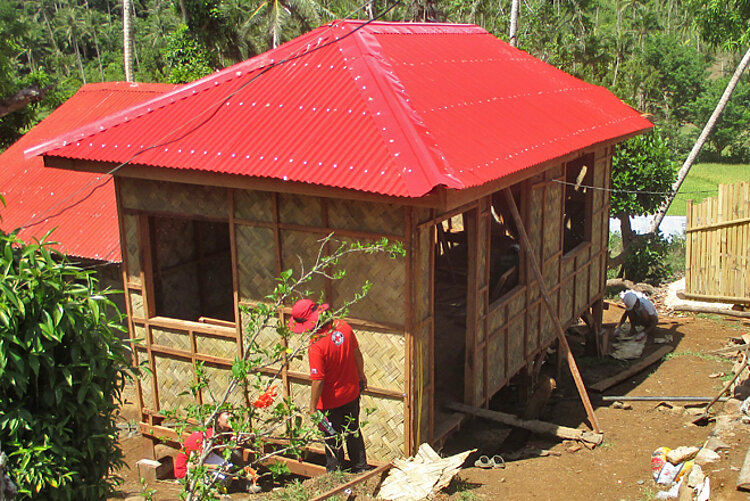 Philippinen: Hilfsprojekte zum Wiederaufbau nach schweren Taifunen
