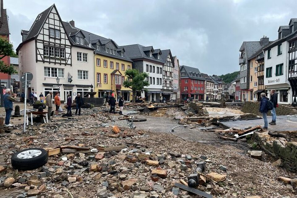 Überschwemmung in Bad Münstereifel nach schweren Regenfällen und dem Hochwasse