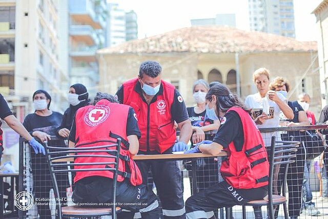 Helfer des Roten Kreuzes im Libanon