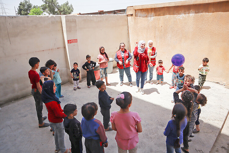 Katastrophenvorsorge-Training für Kinder an Schule in Syrien 