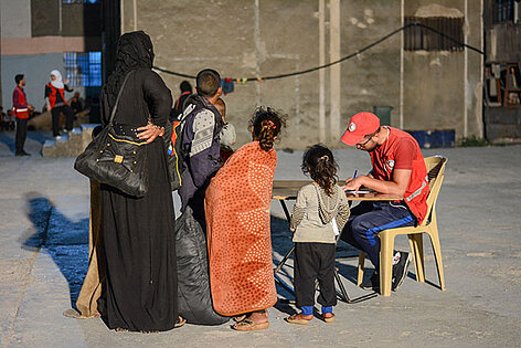 Syrische Familie erhält Hilfe