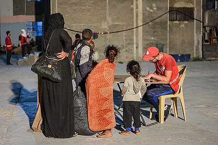 Foto: Registrierung einer hilfsbedürftigen Familie in Syrien