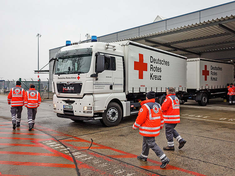 LKW mit Hilfsgütern für Erdbebenopfer in der Türkei 