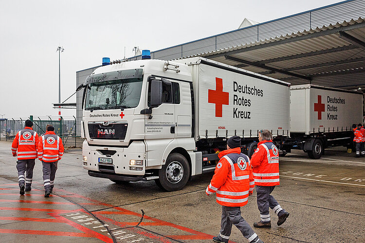LKW mit Hilfsgütern für Erdbebenopfer in der Türkei 