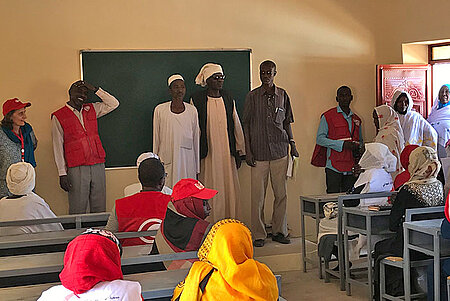 Neu gebauter Klassenraum in Darfur für Kinder im Sudan