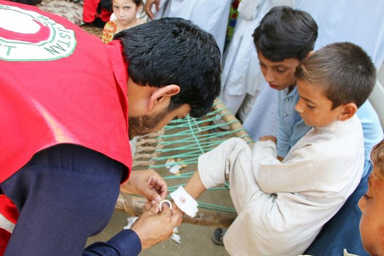 erste Hilfe für Flutopfer in Pakistan 