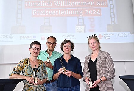 Die diesjährigen Preisträgerinnen und Preisträger des DRK-Medienpreis: Senta Höfer, Andreas Wenderoth, Nicole Wrede und Astrid Schult 