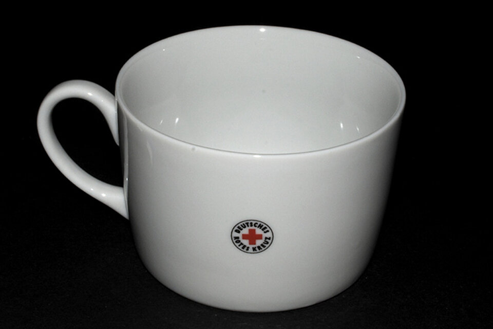 Tasse mit rundem DRK-Logo