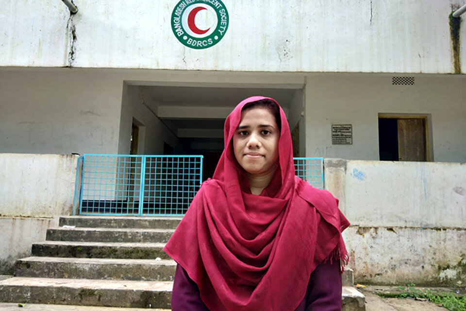 Portrait einer Rothalbmondmitarbeiterin in Bangladesch