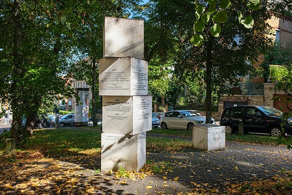 Stele in Stuttgart für Rotkreuzgründer Henry Dunant