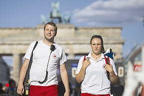 two GRC volunteers in front of the Brandenburg Gate 