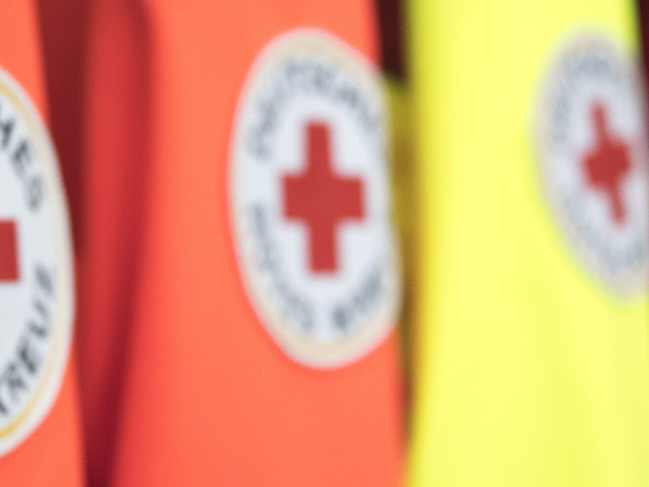 Foto: DRK-Logo auf Einsatzjacken