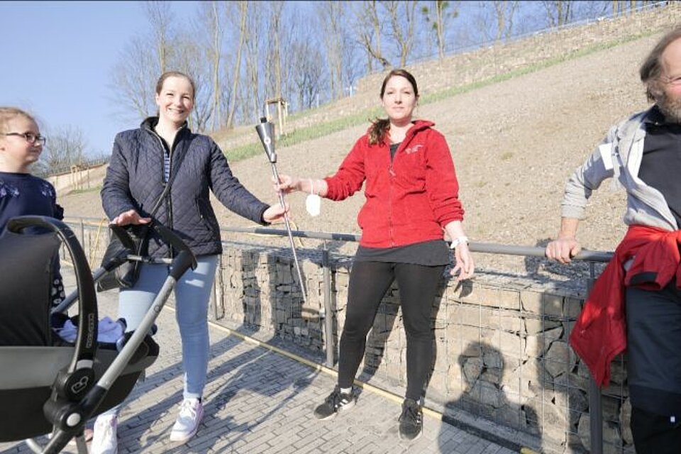 Ehrenamtliche des KV Göttingen-Northeim mit der DRK-Fackel