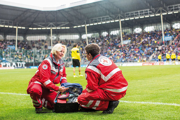 Einsatz als Rettungssanitäter im Stadion