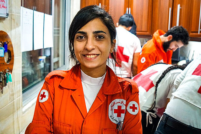 Foto: Portrait einer Rotkreuzfreiwilligen