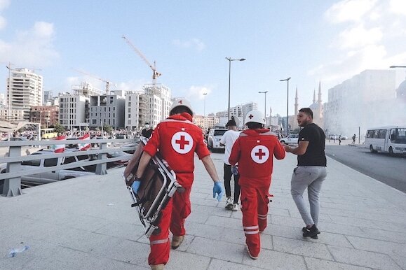 Das Libanesische Rote Kreuz im Einsatz in Beirut nach der Explosion