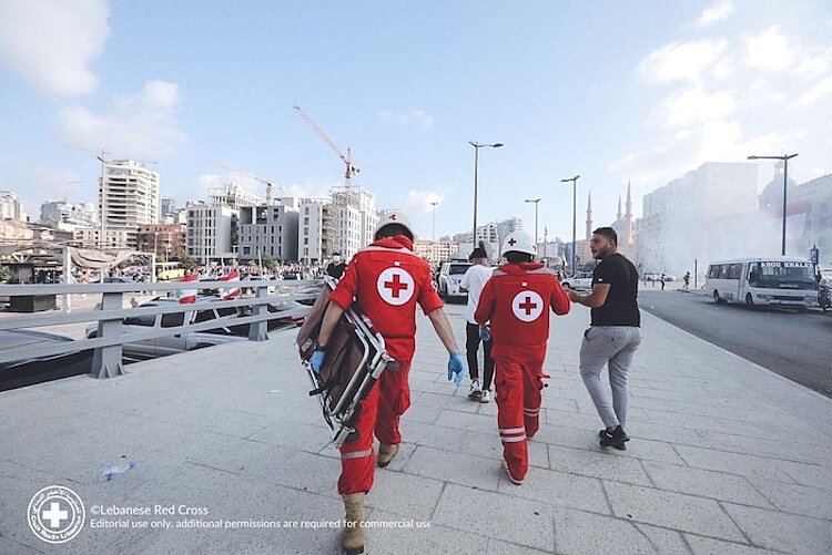 Das Libanesische Rote Kreuz im Einsatz in Beirut nach der Explosion