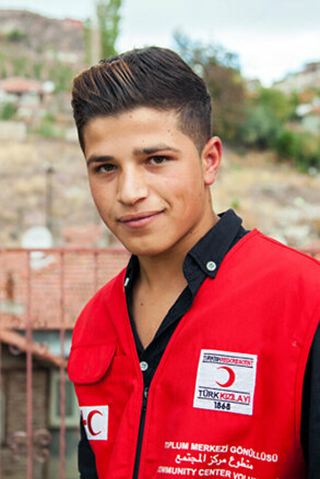 Foto: Portrait eines ehrenamtlichen syrischen Jugendlichen