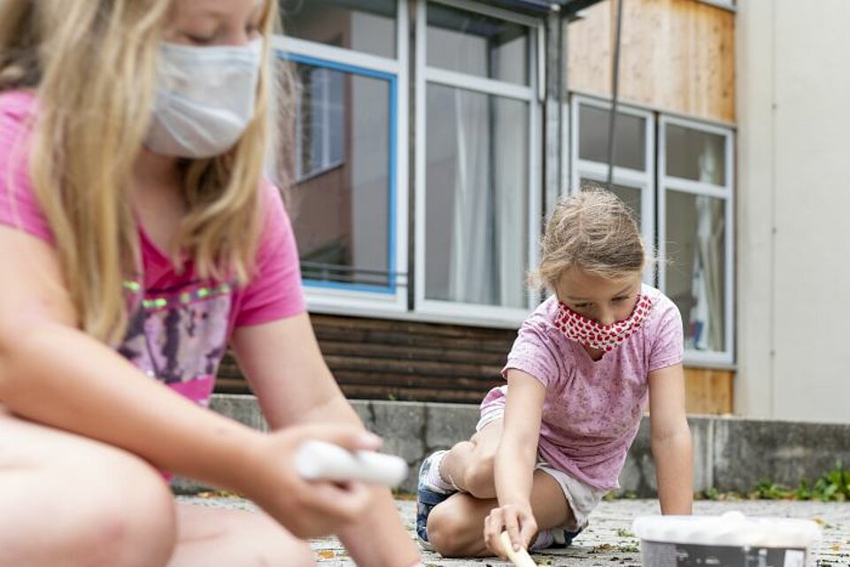 Spielende Kidz in einer Ganztagsschule