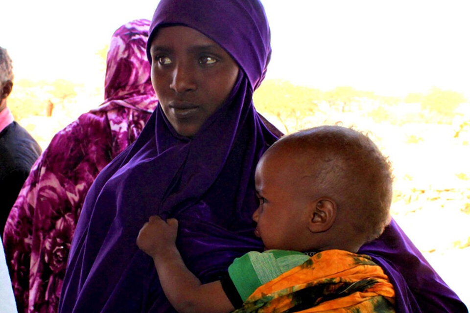Foto: Somalische Mutter mit Baby im Arm
