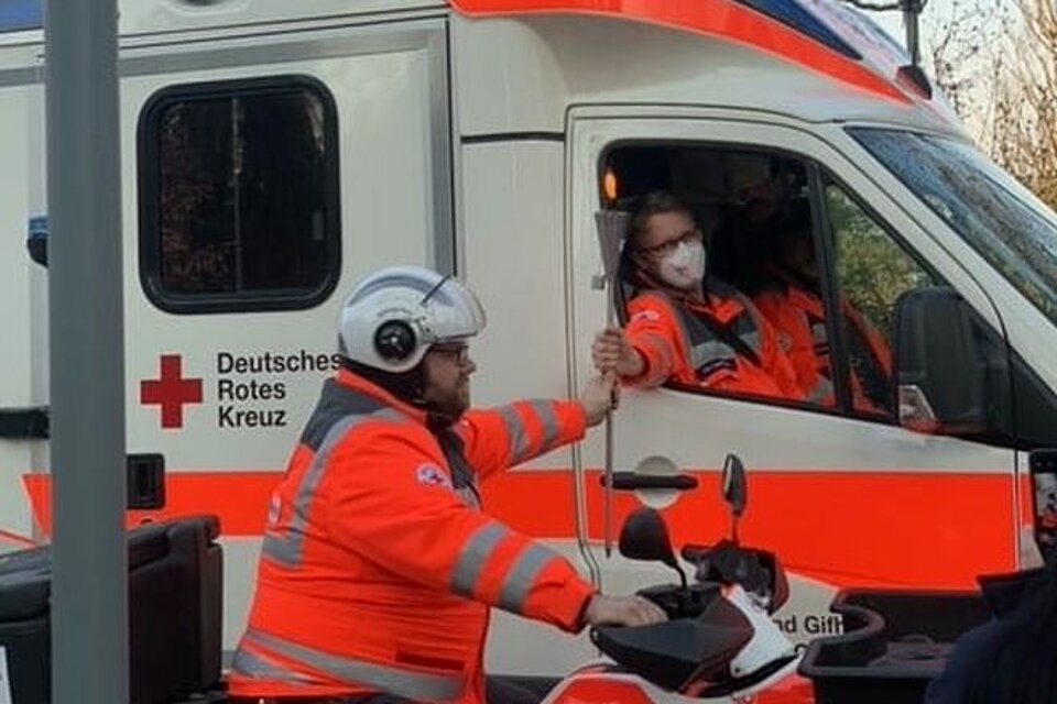 Ehrenamtliche des KV Gifhorn mit der DRK-Fackel