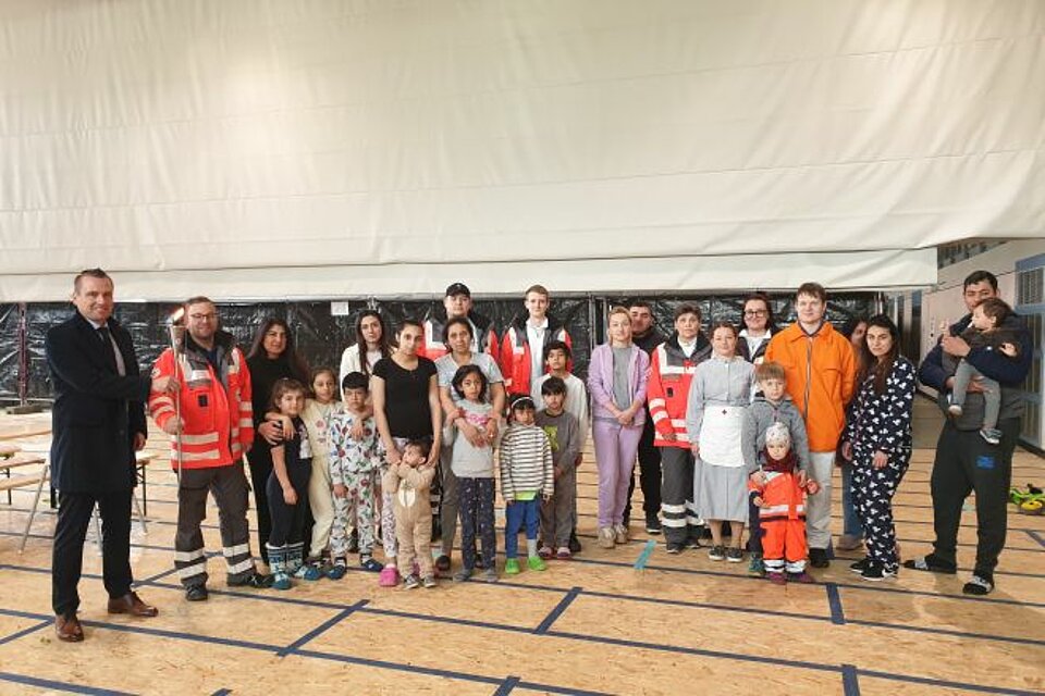 DRK Fackel bei der Flüchtlingsunterkunft des KV Jena-Eisenberg-Stadtroda