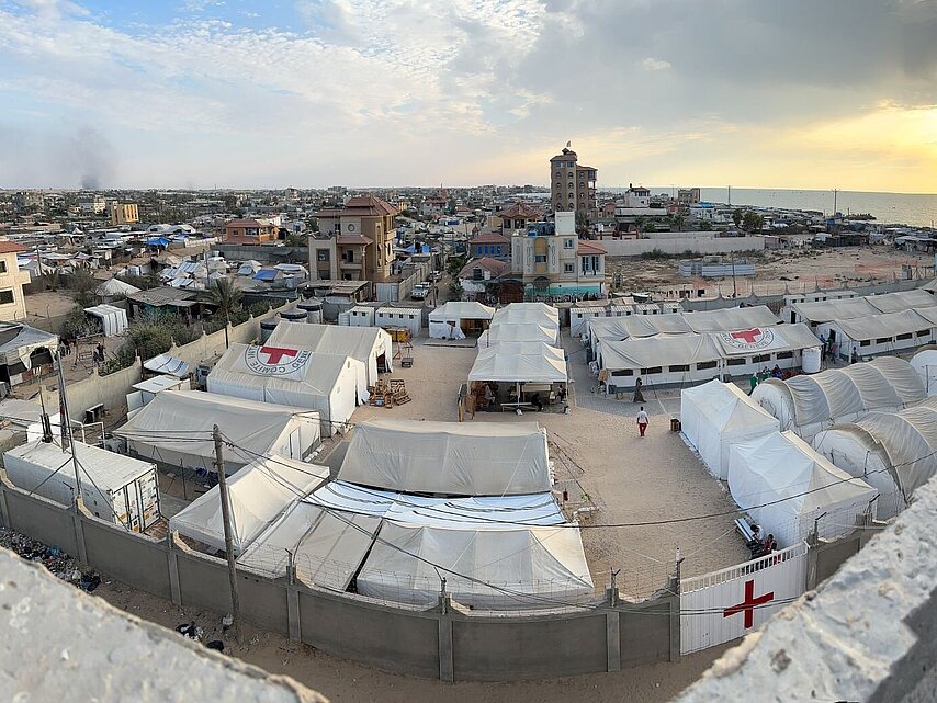 Feldkrankenhaus in Rafah: Das DRK unterstützt das Feldkrankenhaus durch die Bereitstellung von Fachkräften sowie medizinische und technische Ausstattung. 