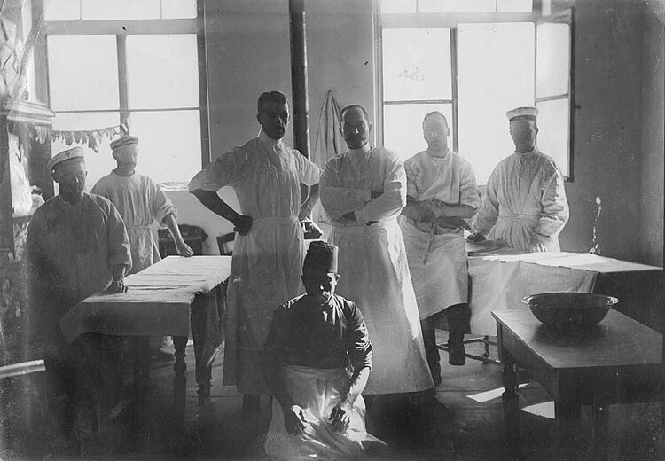Medizinisches Personal vom Roten Halbmond und vom Roten Kreuz im Ersten Weltkrieg (DRK)