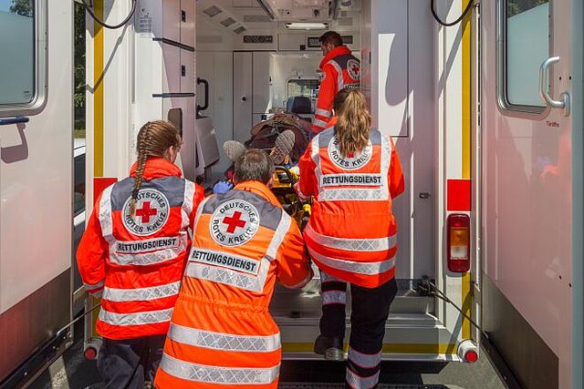 Rettungssanitäterdes DRK im Einsatz