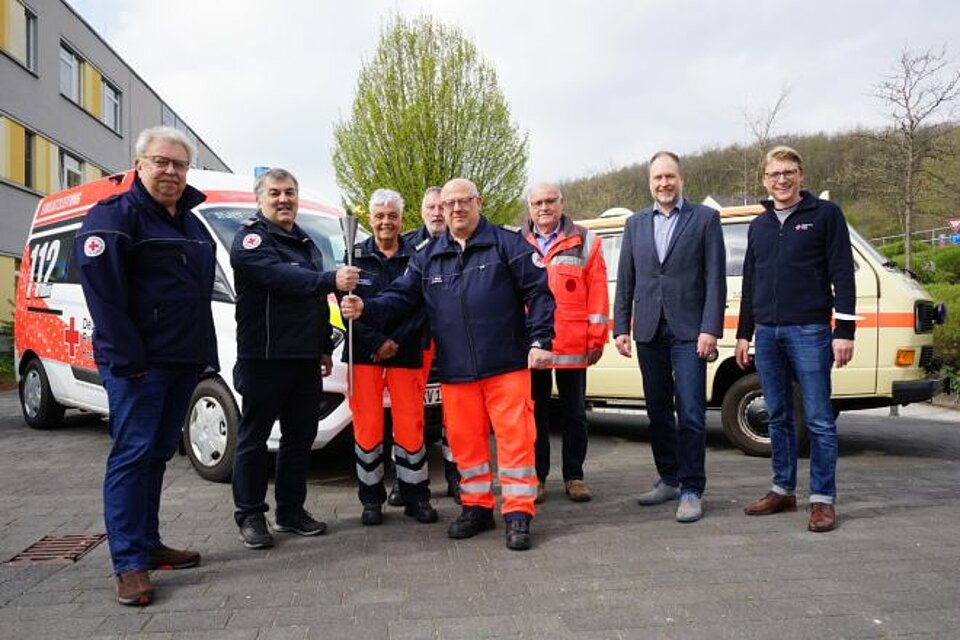 Ehrenamtliche des KV Märkischer Kreis mit der DRK-Fackel