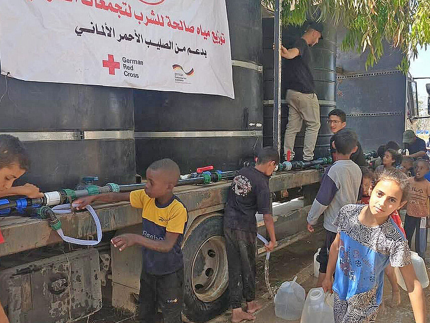 Zivilbevölkerung im Gazastreifen erhält sauberes Wasser 