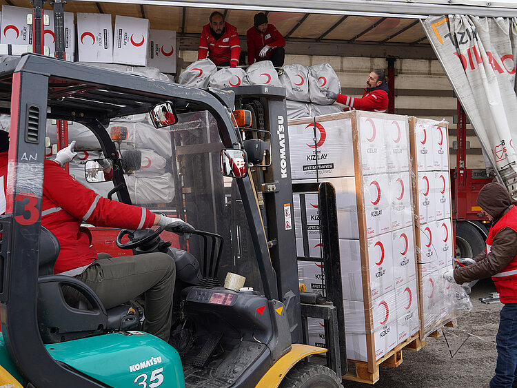 Hilfsgüter-Transport nach dem Erdbeben in der Türkei