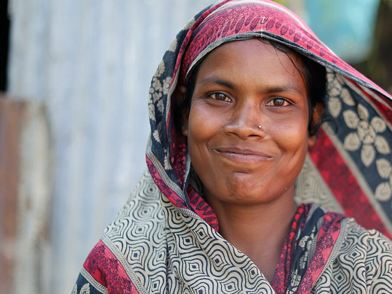 Lächelnde Frau in Bangladesch