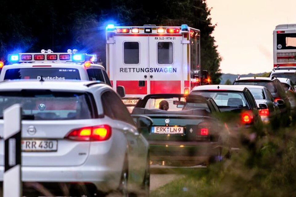 Ein Krankenwagen in einer Rewttungsgasse