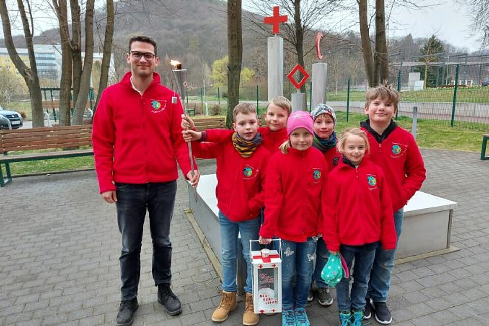 DRK-Fackel bei Kindergruppe des KV Freital