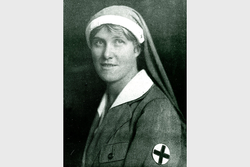 Porträt von Elsa Brändström in Uniform