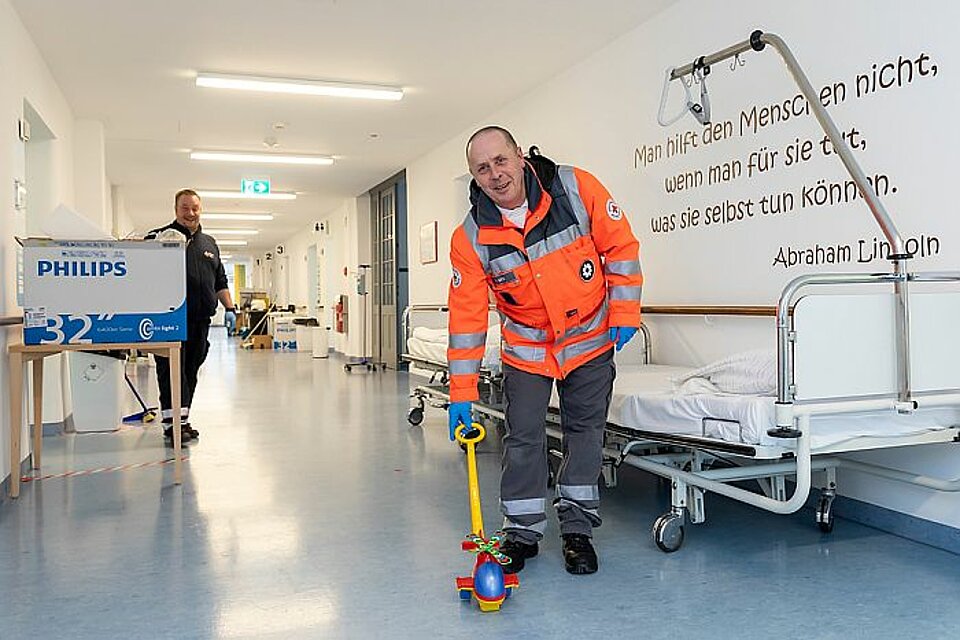 DRK-Mitarbeiter in der Coronavirus-Quarantäne-Station in Berlin-Köpenick 