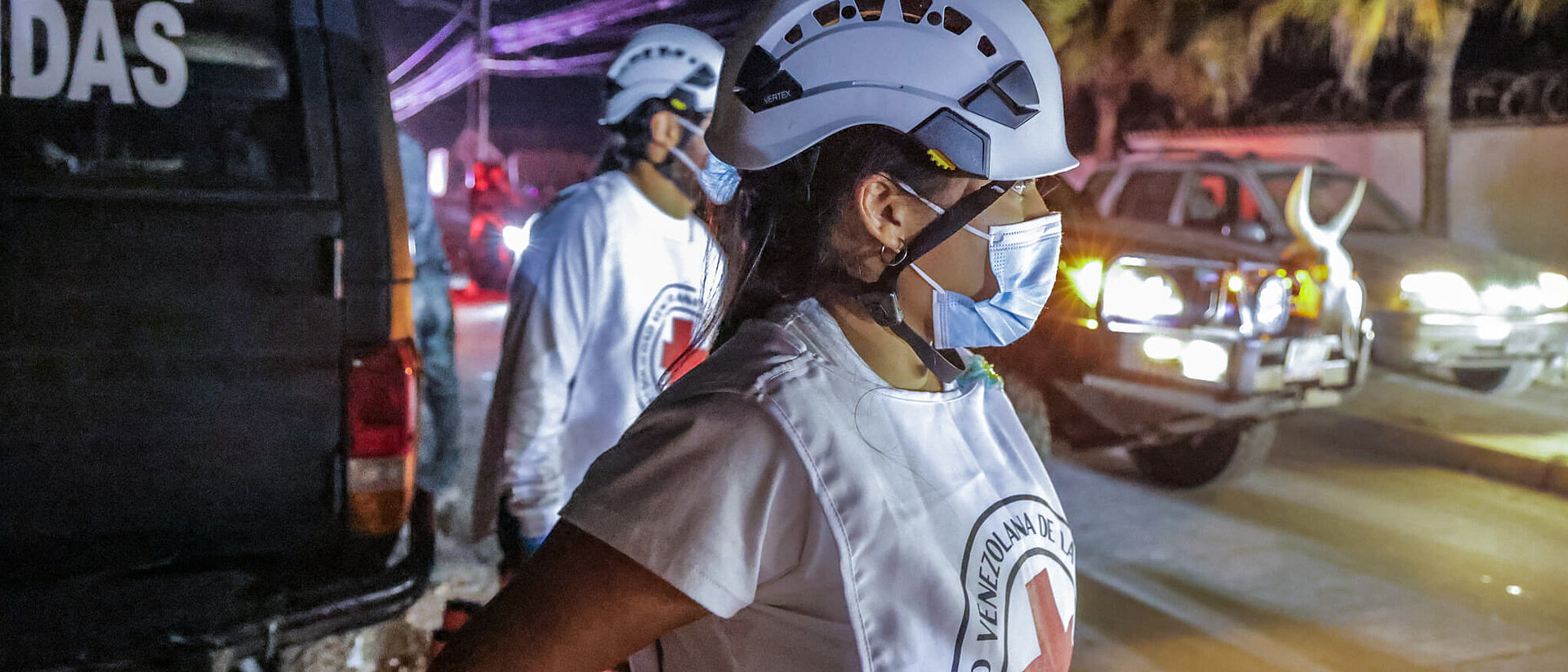 Ehrenamtliches des Venezolanischen Roten Kreuz ist für den Einsatz bereit