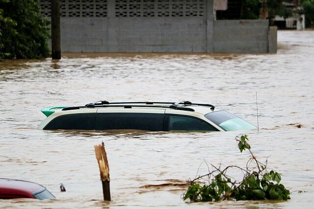 Schwere Überschwemmungen in Honduras lassen selbst Autos in den Fluten versinken.