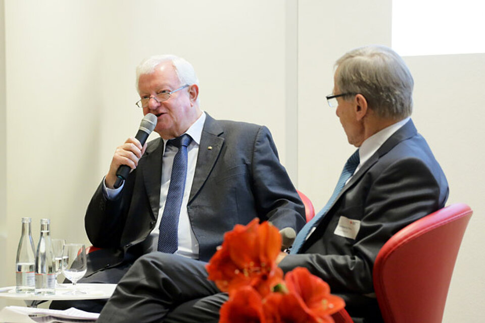 Dr. Seiters und herr Clement während des Podiumsgesprächs