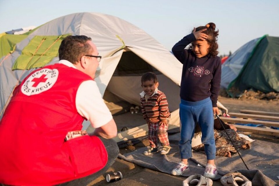 Deutsches Rotes Kreuz, Flüchtlingshilfe, Logistik, Auslandshilfe, Balkan, Balkanroute, Flucht, Asylsuchende, Grenze, griechisch-mazedonische, Mitarbeiter, Zelte, Igluzelte, Kinder, Lager, Flüchtlingslager