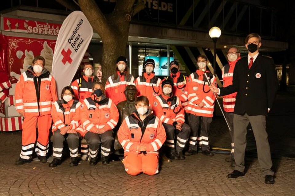 Ehrenamtliche des KV Kiel mit der DRK-Fackel