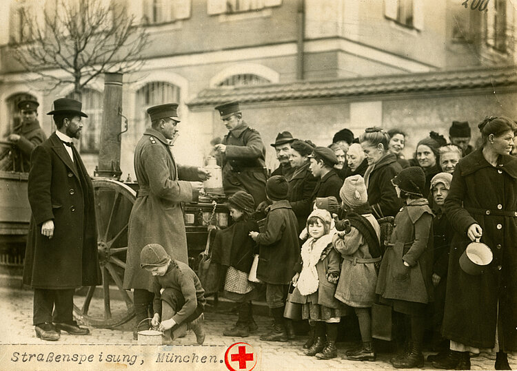 Mobile Suppenküche des DRK in München, um 1920 (DRK)