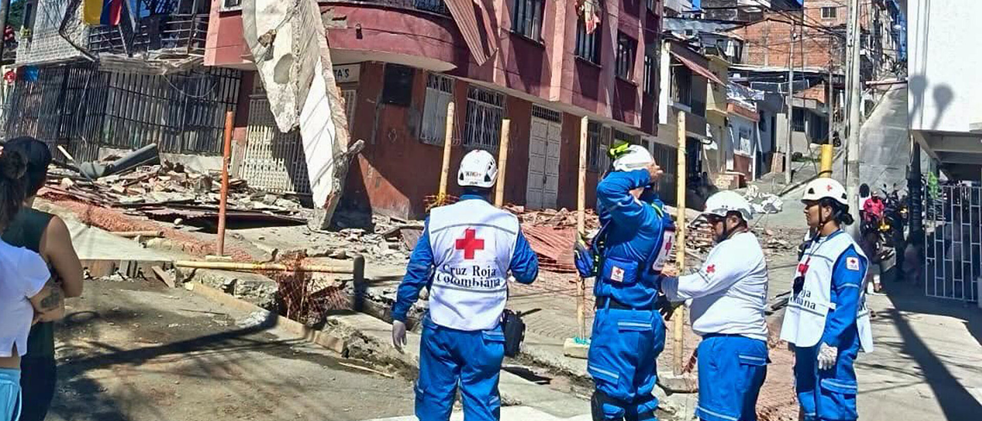 Rotkreuz Einsatz nach dem Erdbeben Rotes Kreuz im Einsatz nach schwerem Erdbeben
