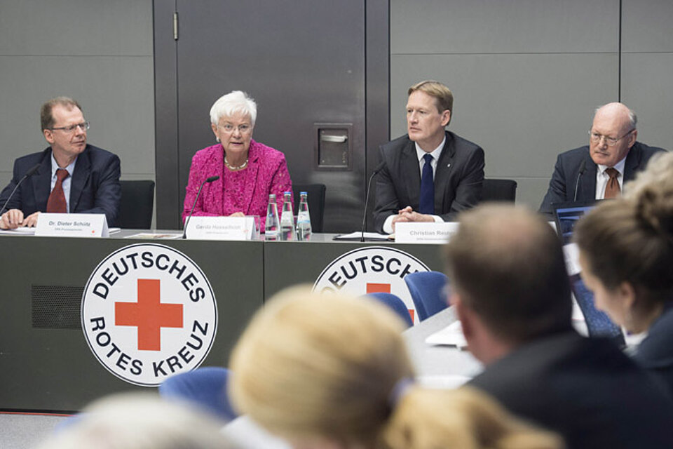 Dieter Schütz, Gerda Hasselfeldt, Christian Reuter und Johannes Richert auf der DRK-Jahrespressekonferenz 2018