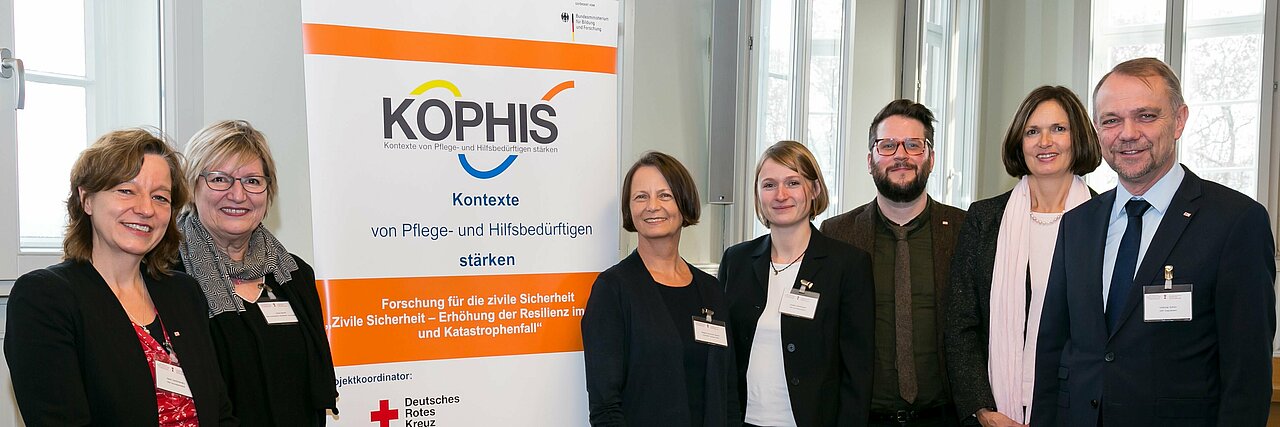 Tagung Katastrophenschutz und Pflege 23./24. Januar 2019 in Tübingen (v.L.n.R. Dr. Heidi Oschmiansky, Ulrike Würth, Prof. Regina Ammicht-Quinn, Annette Händlmeyer, Matthias Max, Sabine ten Hagen-Knauer, Dr. Volkmar Schön) © DRK e.V.   
