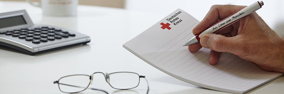 Mitarbeit beim DRK DRK-Schreibblock mit Slogan 'Aus Liebe zum Menschen'